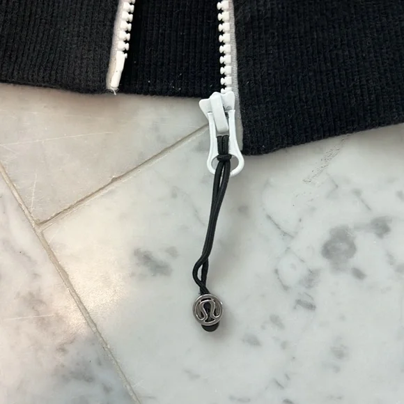 Lulu lemon sweater - Picture 8 of 11